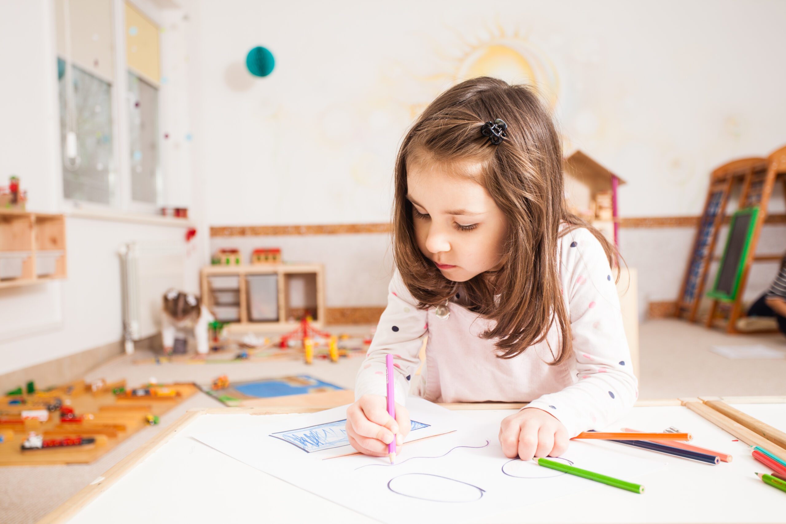 Drawing lesson in kindergarten